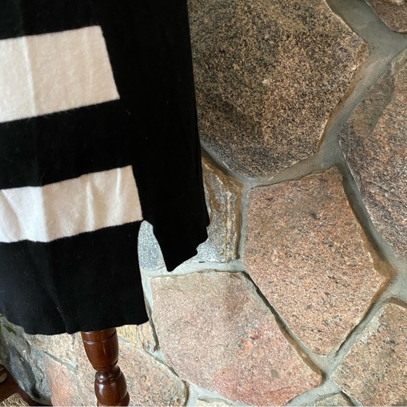 Bianca Nygard black and white striped sweater. - Picture 7 of 7